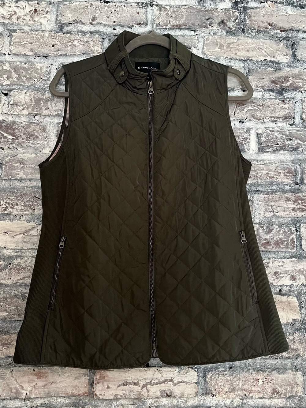 41 Hawthorn Quilted Olive Green Vest with Ribbed Side Panels NWOT smoke/pet free